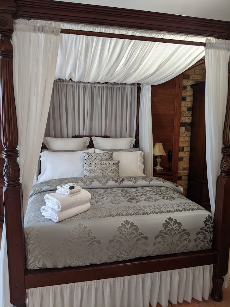 Spa, Deluxe, Queen Bed, Shared Balcony