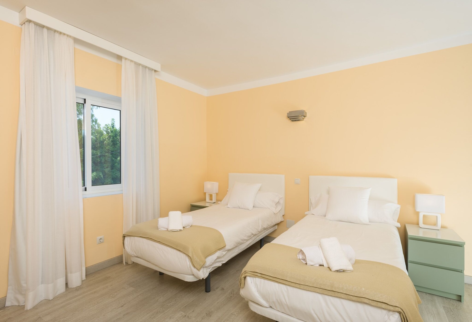 ROOM, TRIPLE, 3 BEDS
