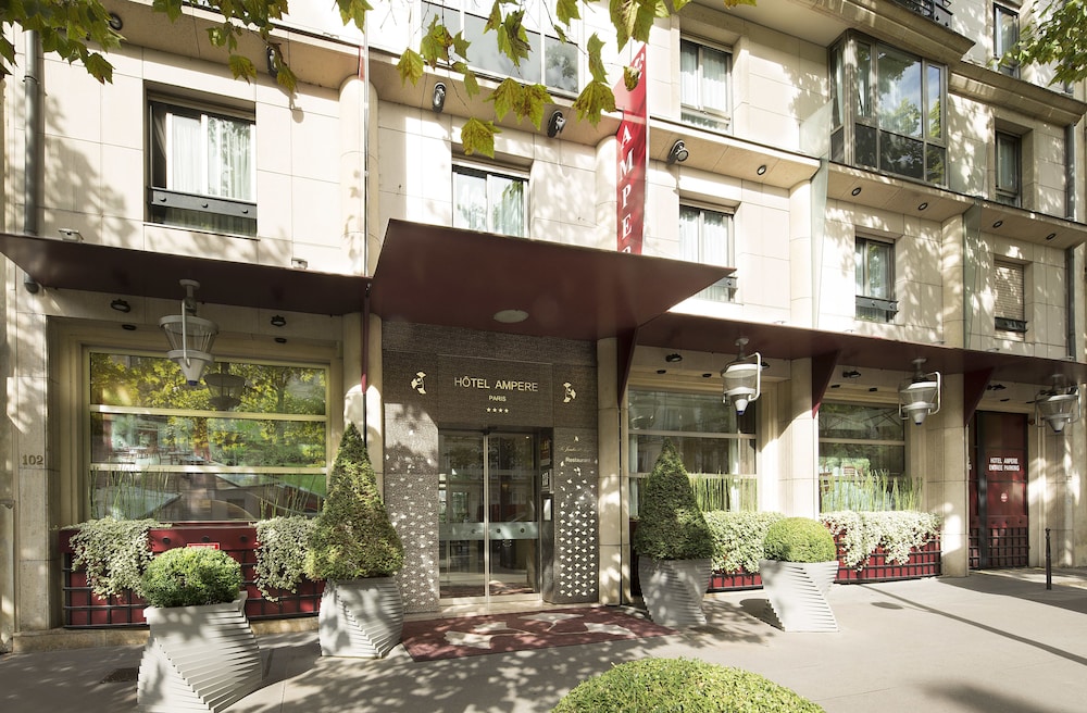 Ampere Hotel 7/80