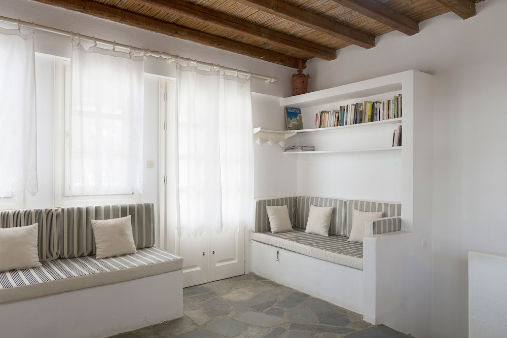 SERIFOS BEACH HOTEL 45/50