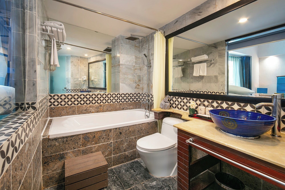 JaCosmo Hotel and Spa 46/50