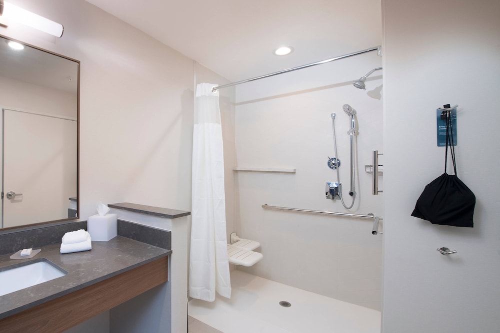 Fairfield Inn Charlotte Gastonia 8/38