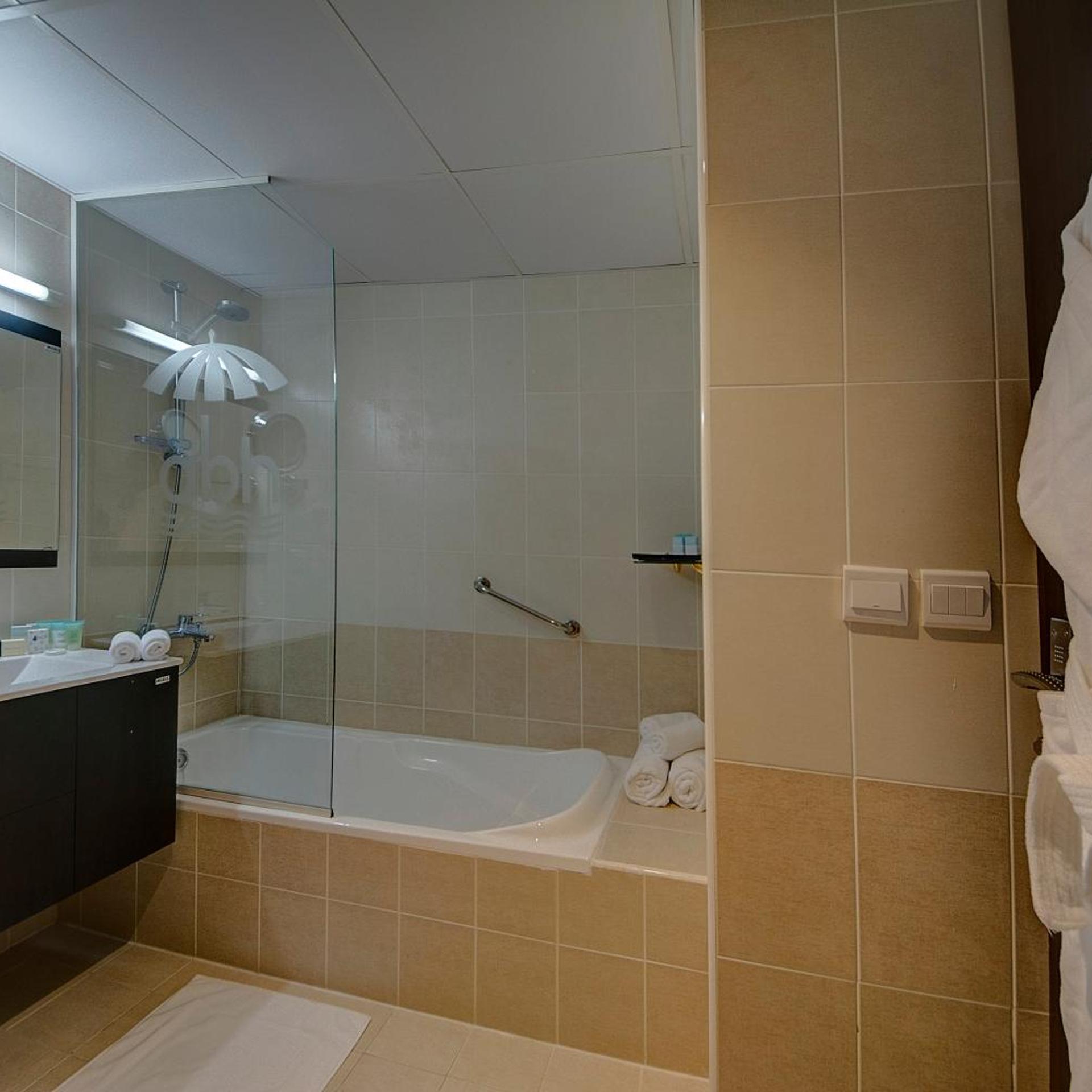 Ajman Beach Hotel 46/49