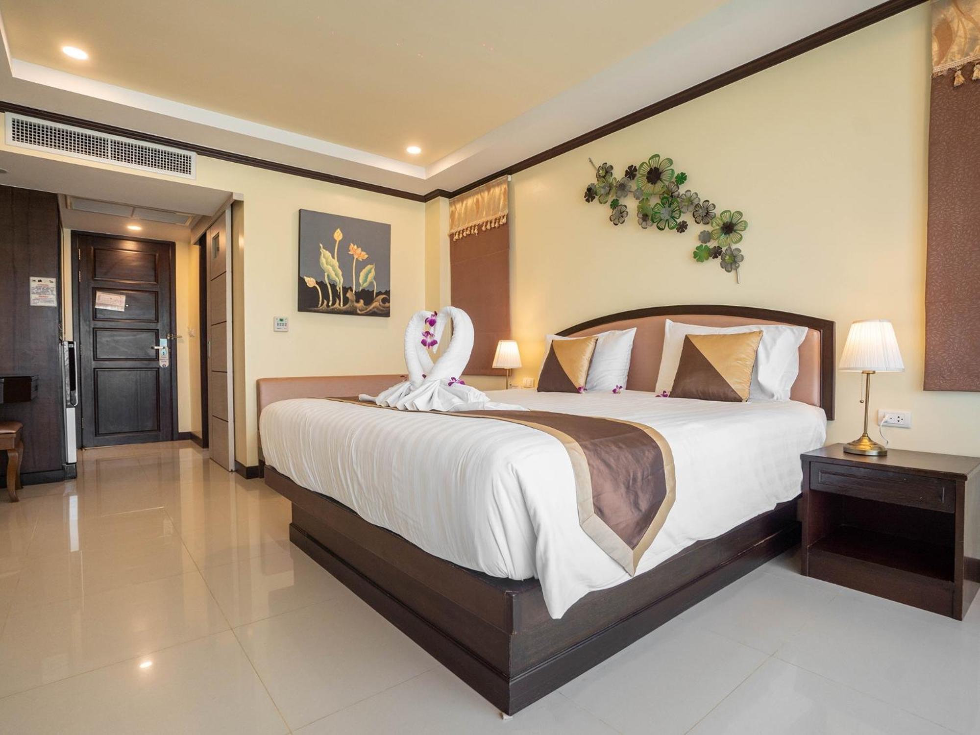 DELUXE, DOUBLE OR TWIN BED, SEA VIEW