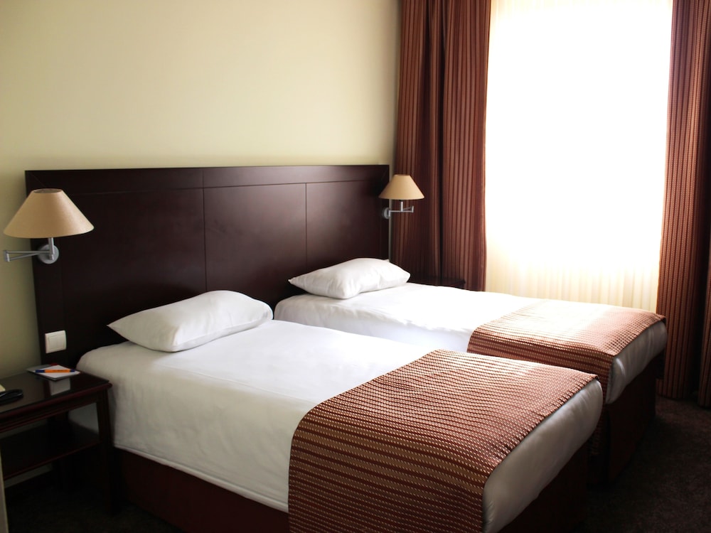 EUROPE HOTEL 23/55
