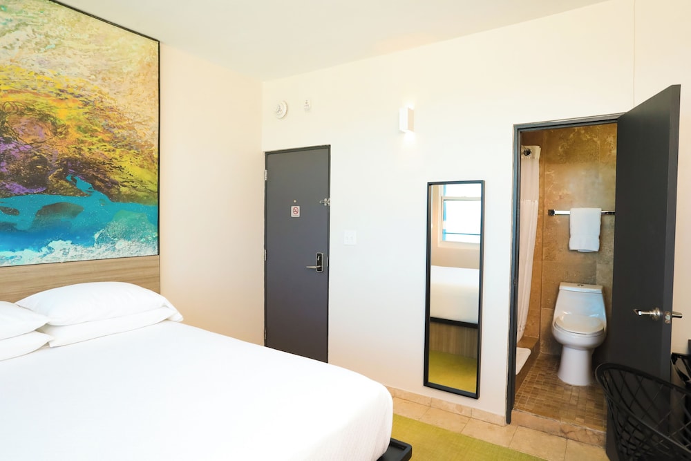 The Tryst Beachfront Hotel 13/50