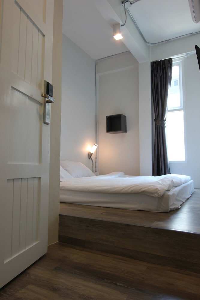 Diff Hostel 6/72