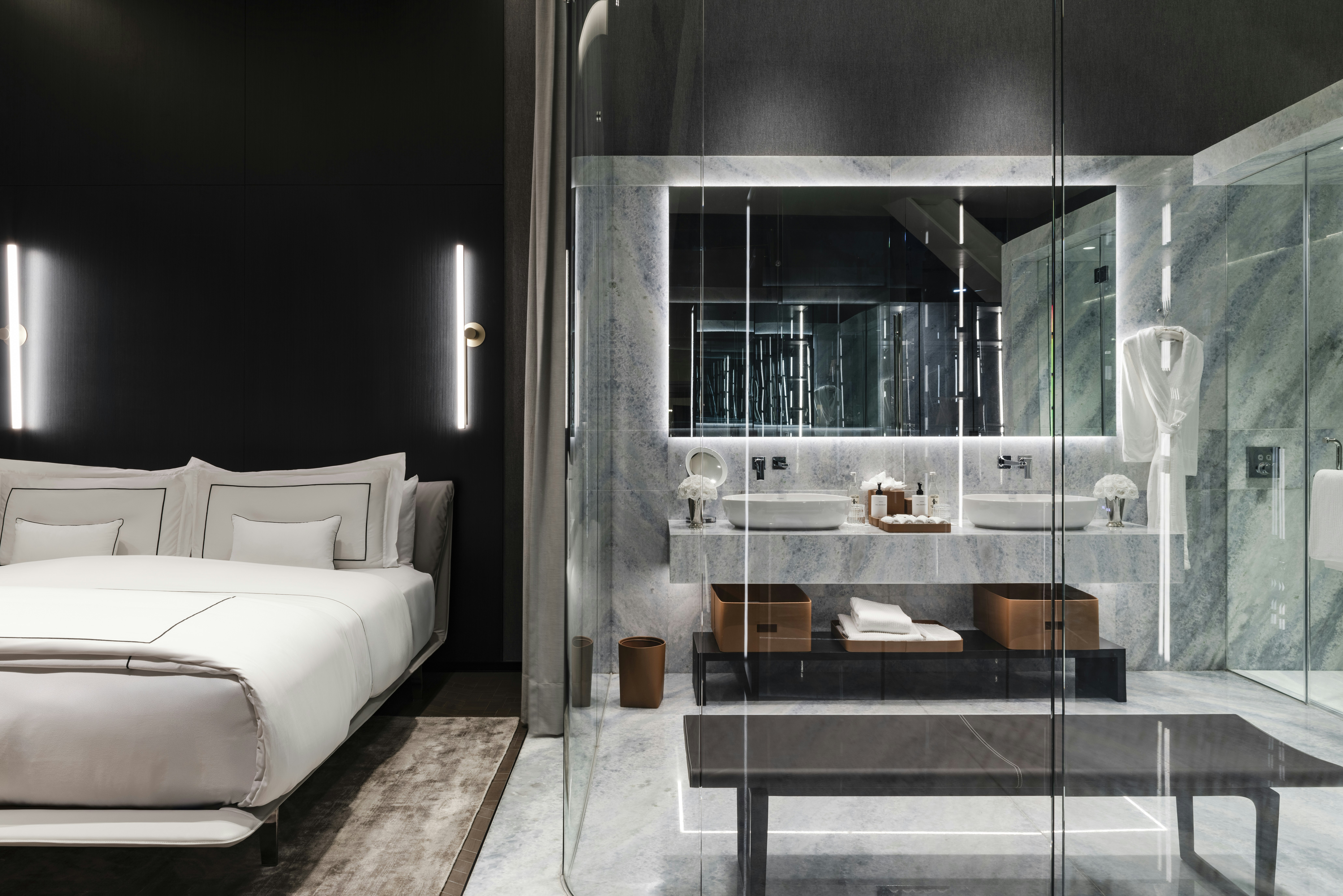 MASTER, SUITE