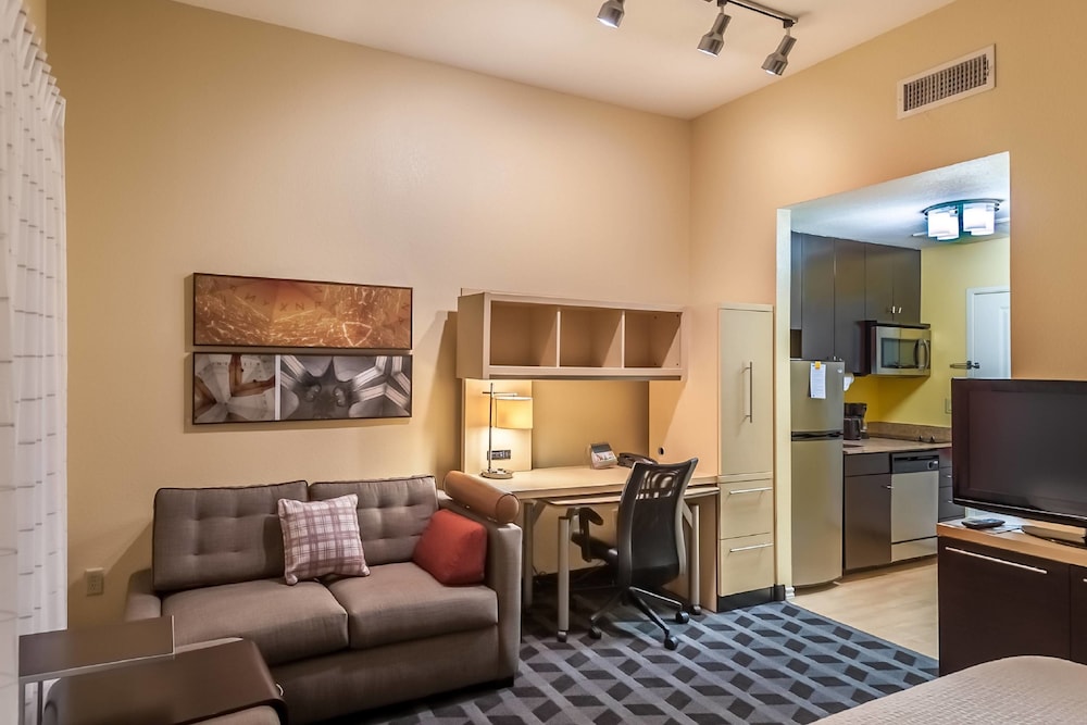 TownePlace Suites Dallas DeSoto 16/27