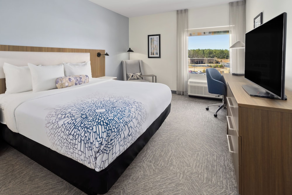 La Quinta Inn & Suites by Wyndham Locust Grove 11/55