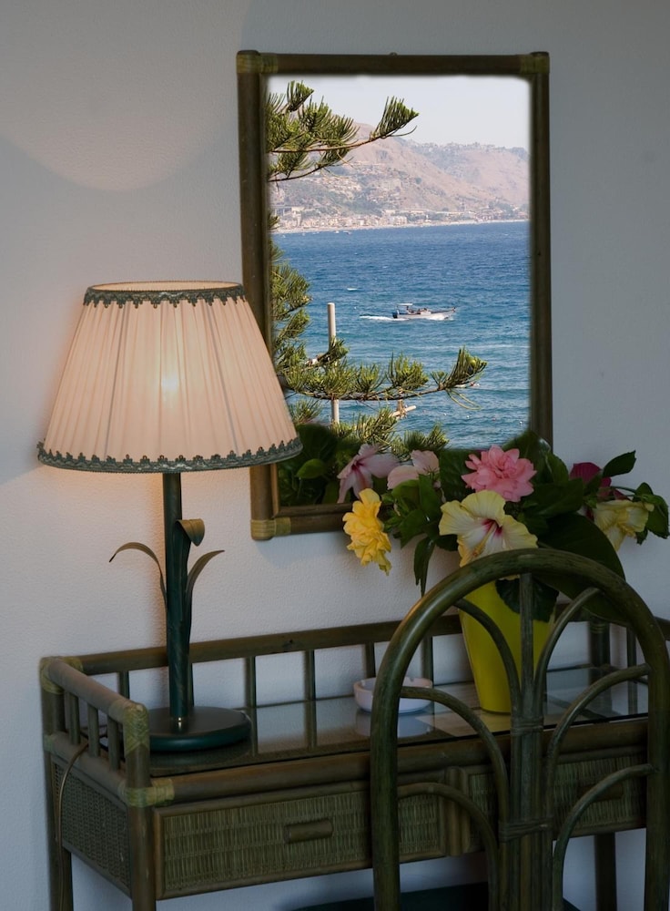 Hotel Baia Delle Sirene 68/80