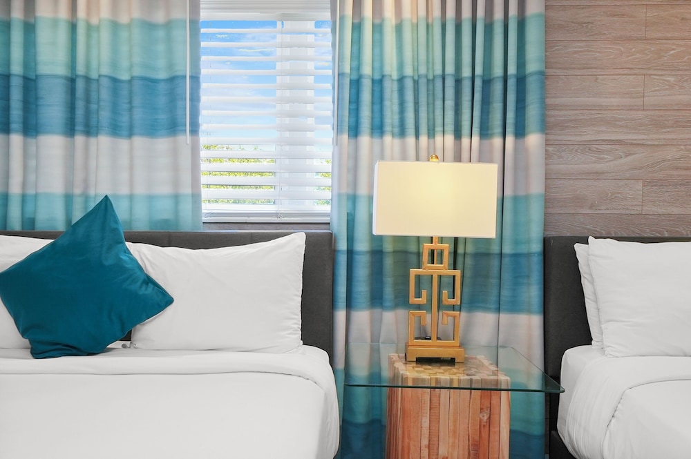 Hollywood Beach Suites Hostel Hotel 30/75