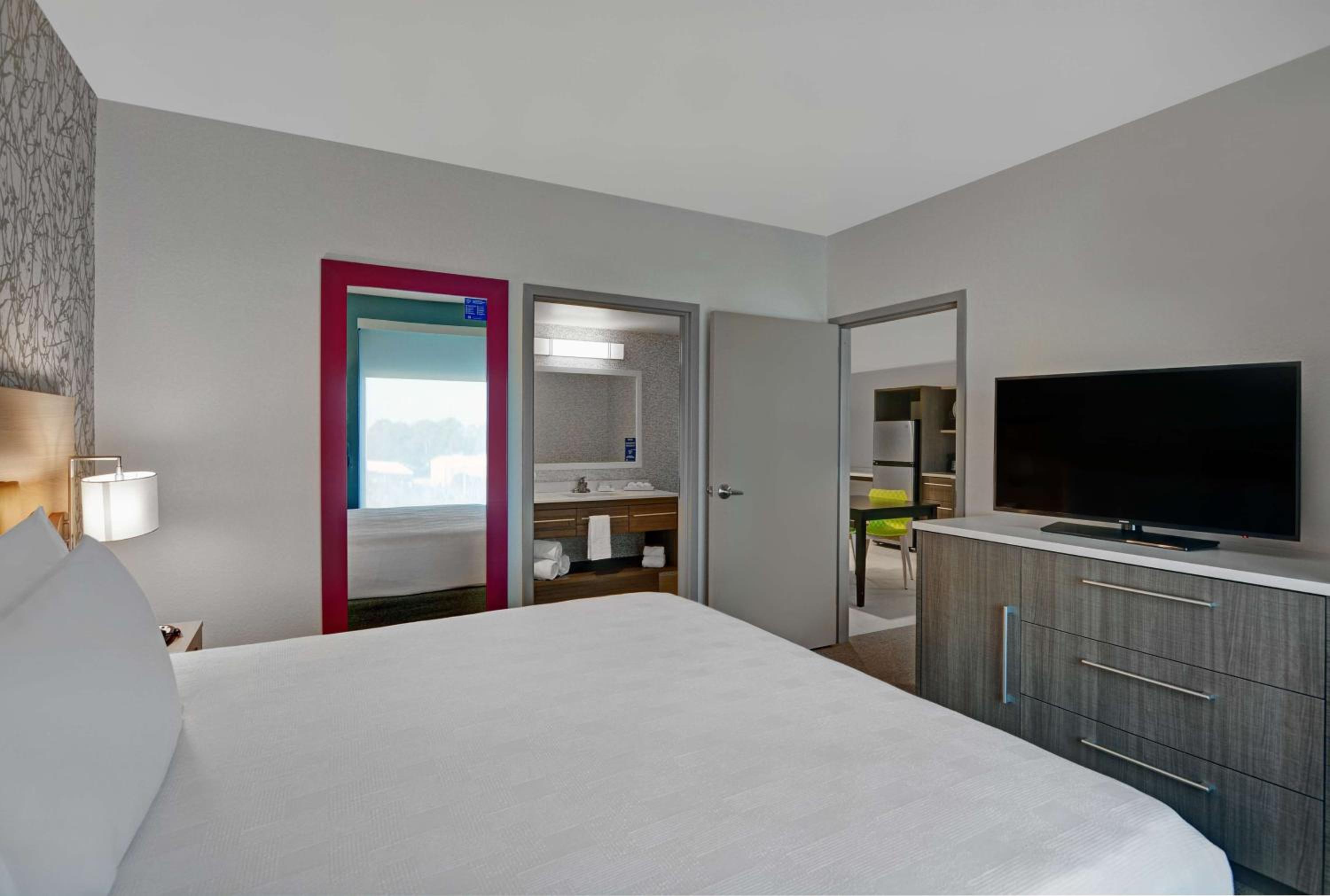 1 Bedroom, Suite, King Bed, Sofa