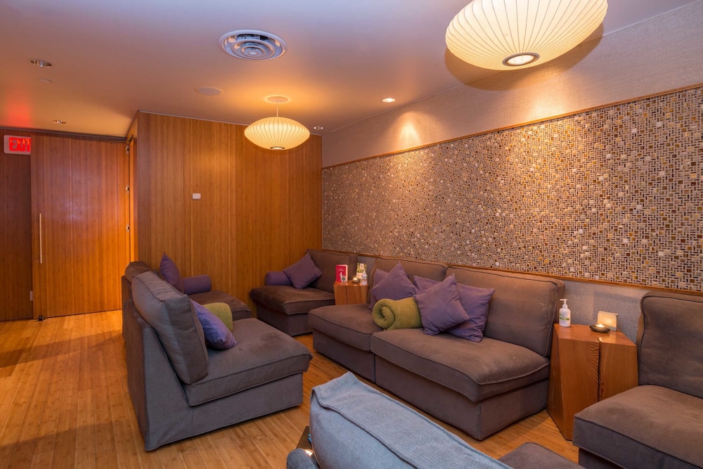 La Grande Residence at the Sutton Place Hotel 30/45