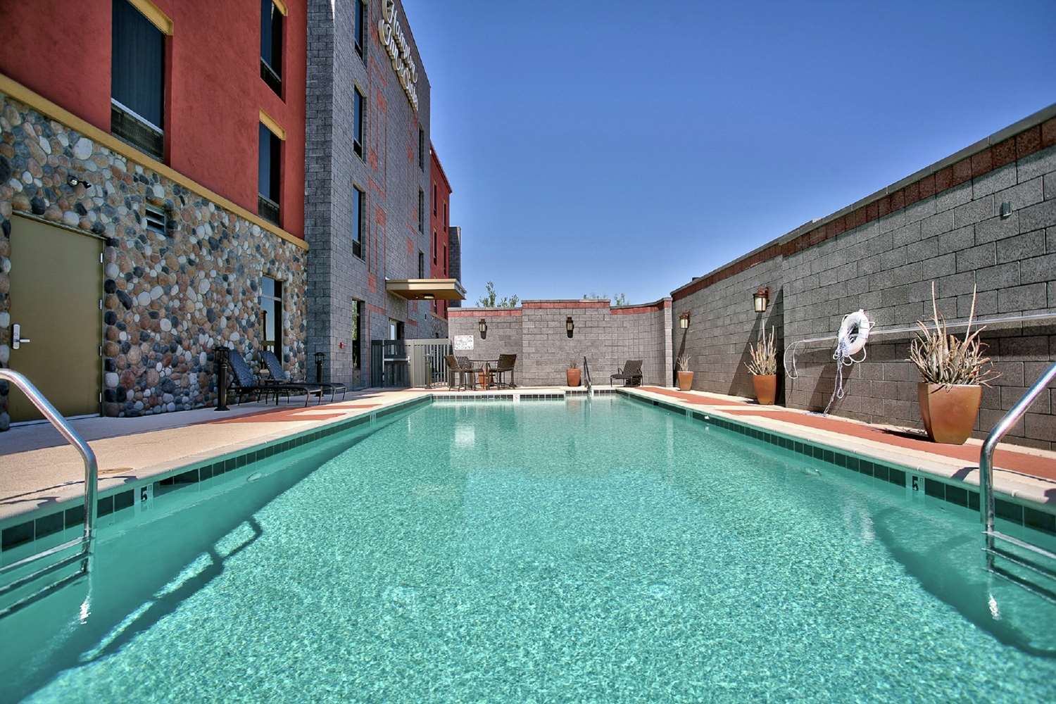 Hampton Inn And Suites Scottsdale Riverwalk 38/41