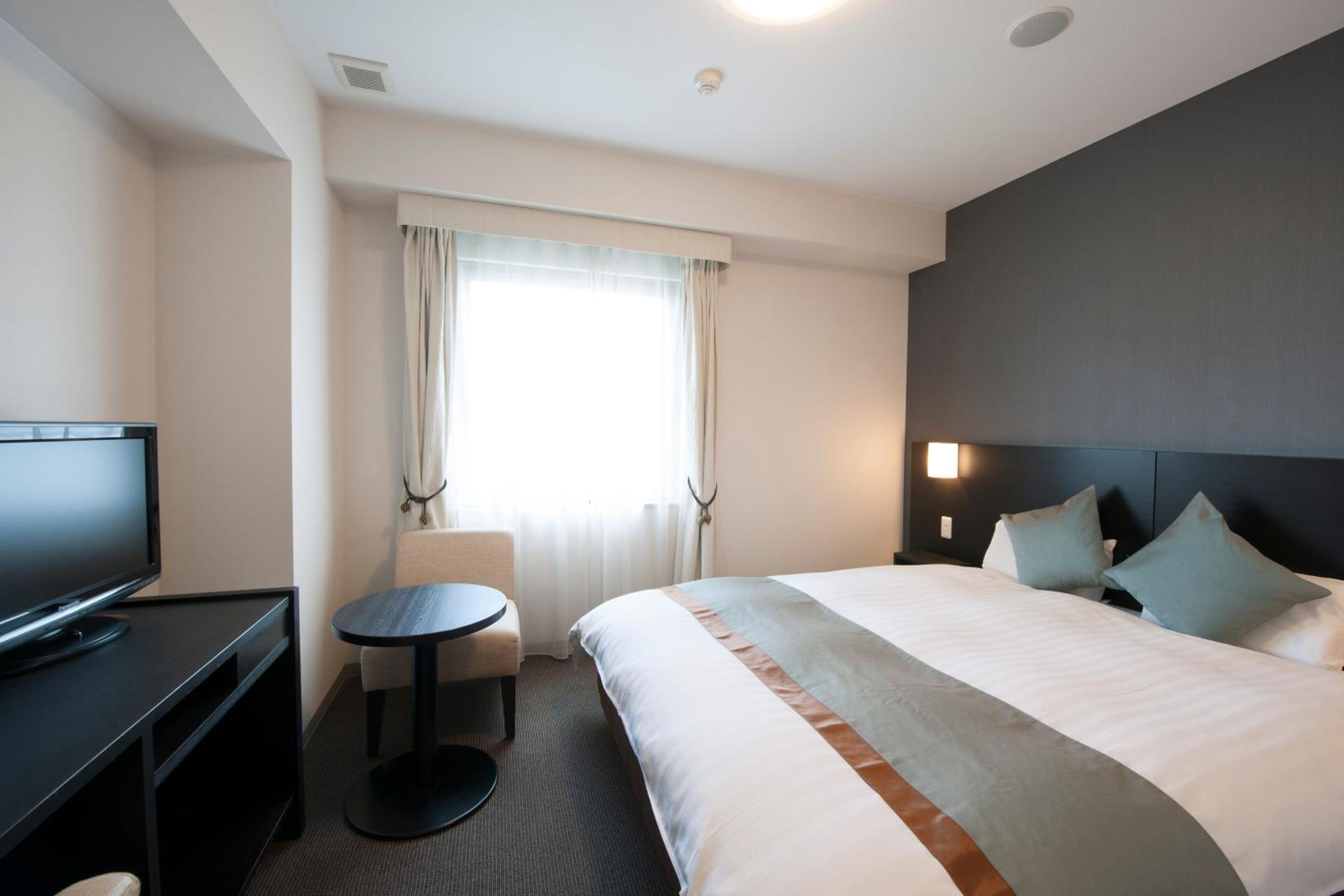 Standard, Queen Bed
