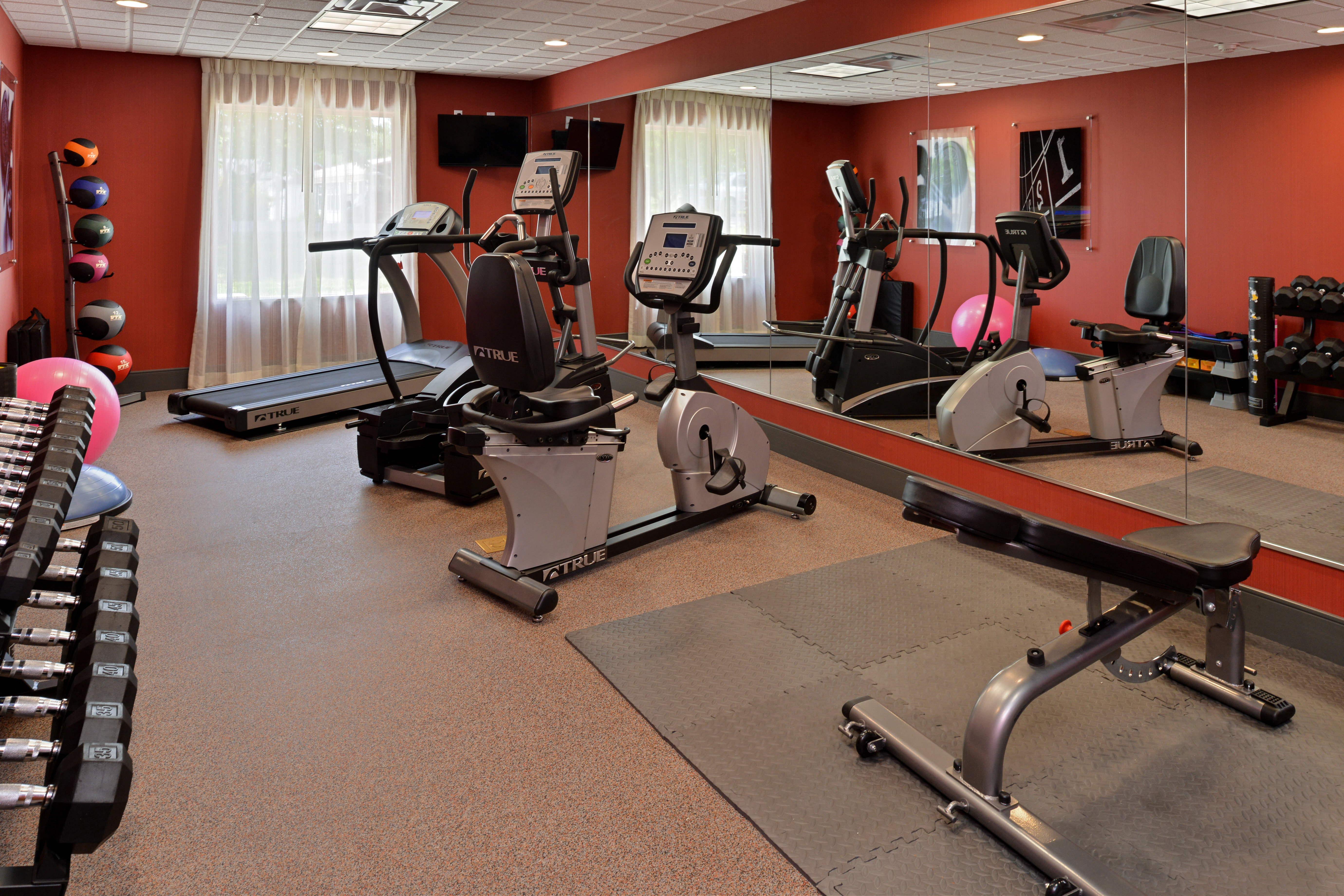 Holiday Inn Express And Suites Ironton 41/76