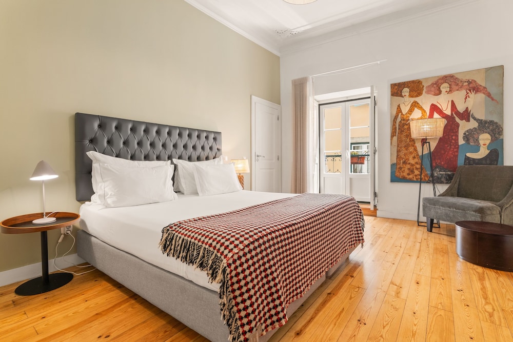 SUPERIOR, QUEEN BED