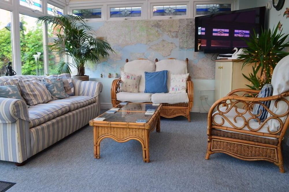 Watersedge Guest House 25/43