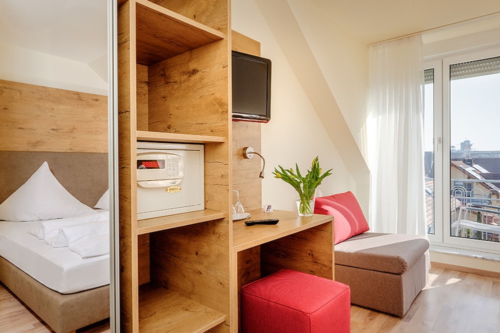 Hotel Mythos 30/50