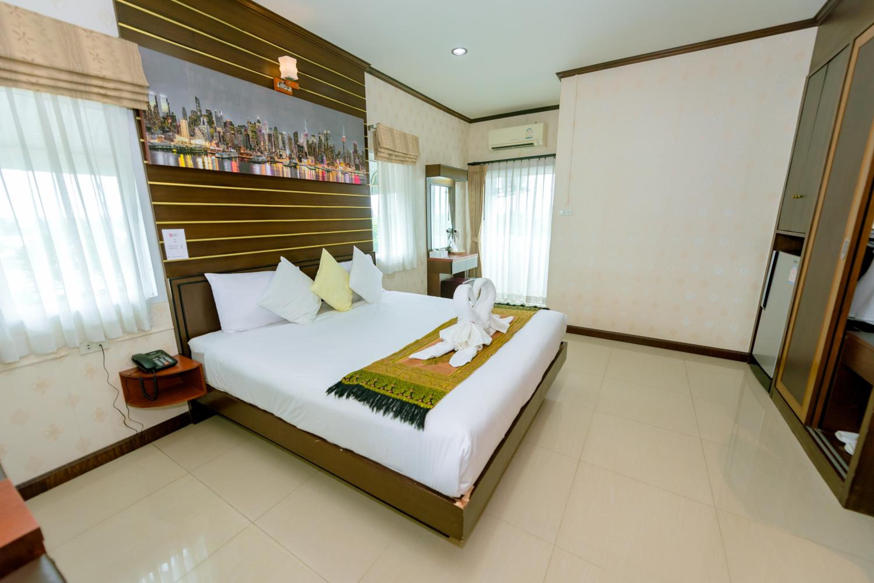 BANDER HOTEL 11/50