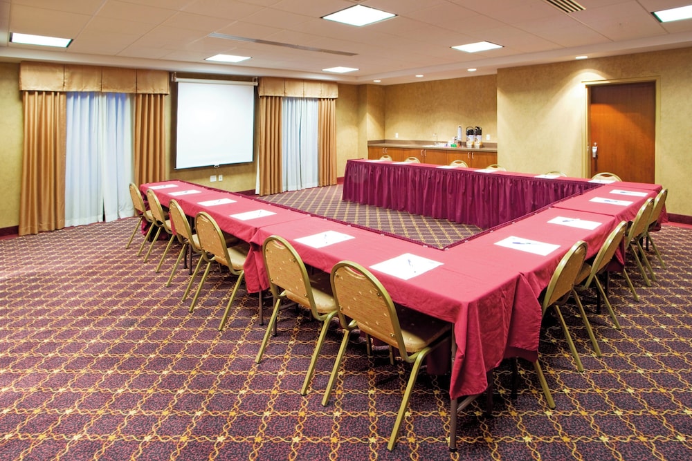 Holiday Inn Express & Suites Hagerstown 60/67