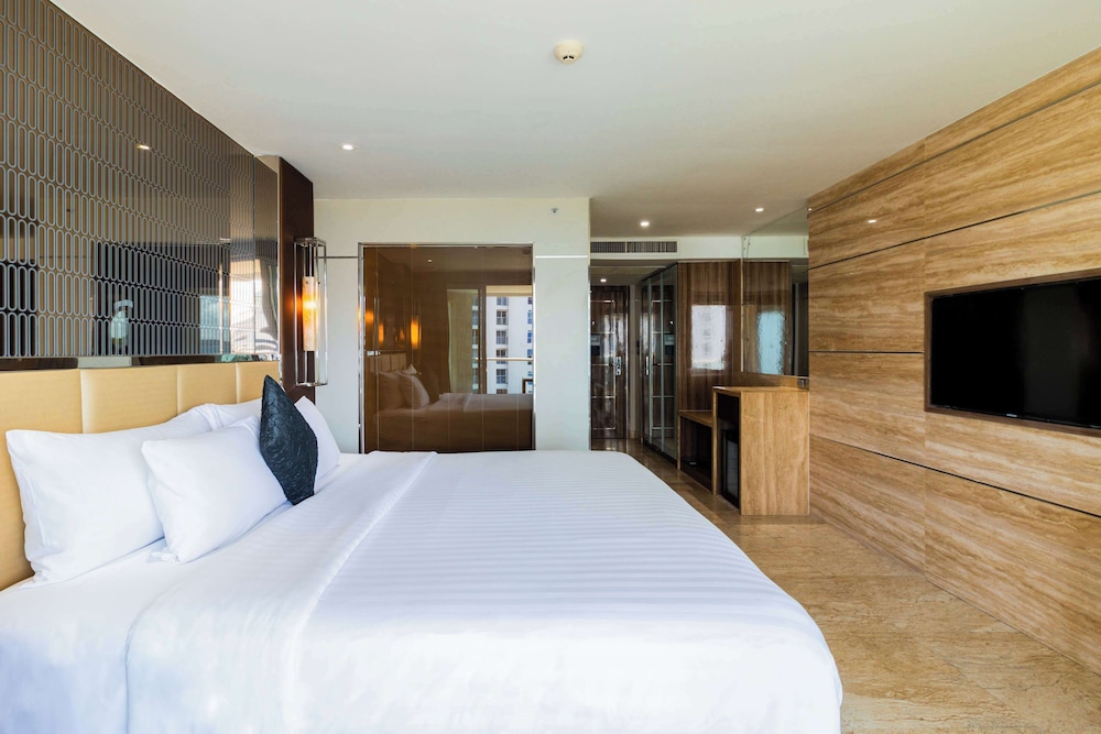 DELUXE, KING BED, CITY VIEW, BALCONY