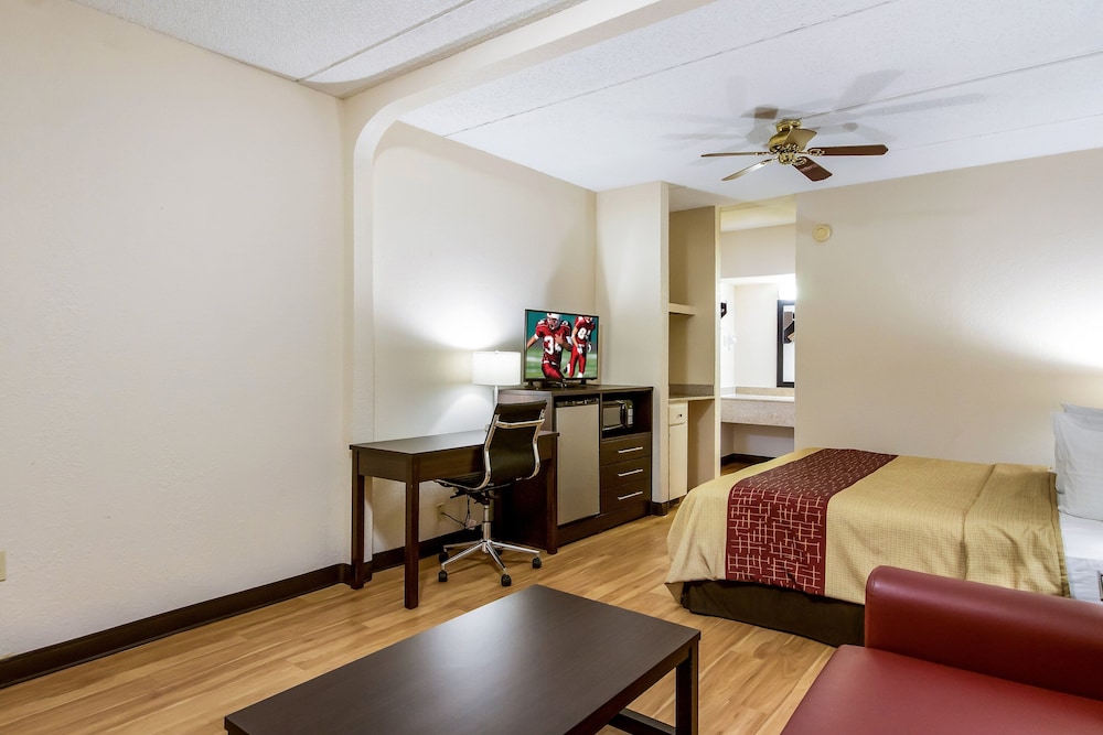 Red Roof Inn & Suites Statesboro - University 20/45