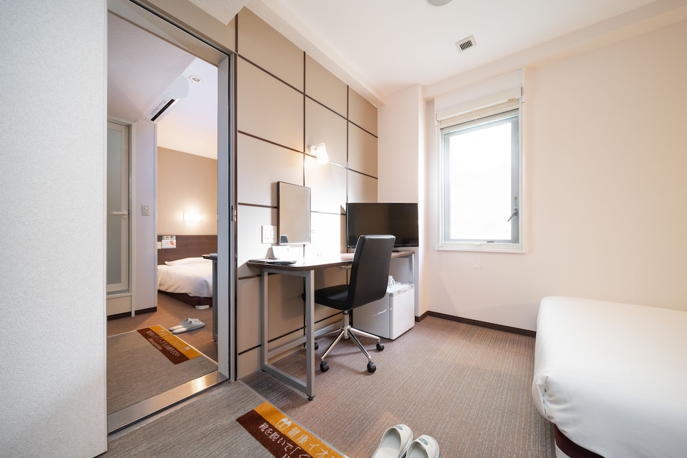 Super Hotel JR Fujiekimae Kinenkan 37/42