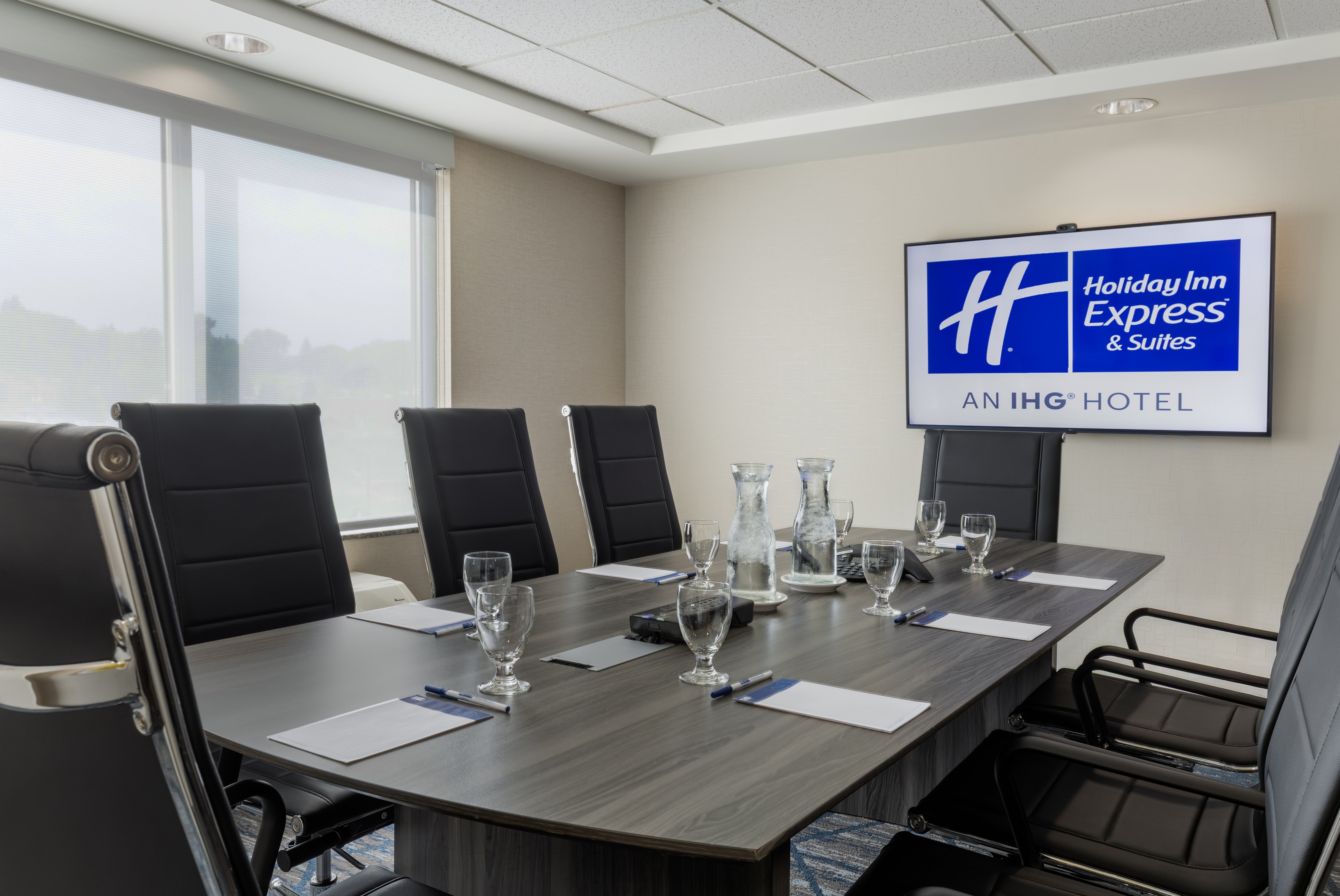 Holiday Inn Express And Suites Ottawa East Orleans 58/70