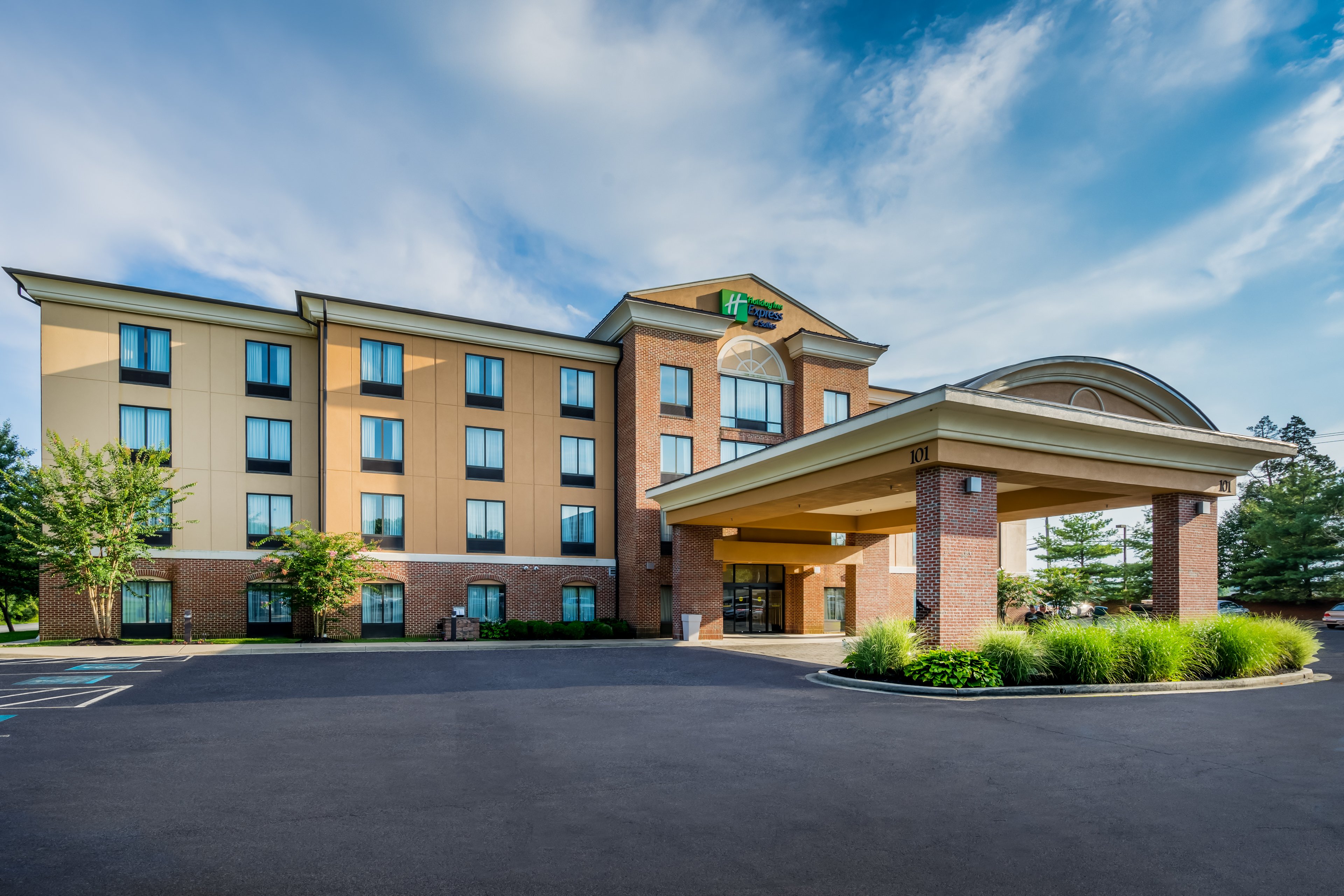 Holiday Inn Express & Suites North East 5/53