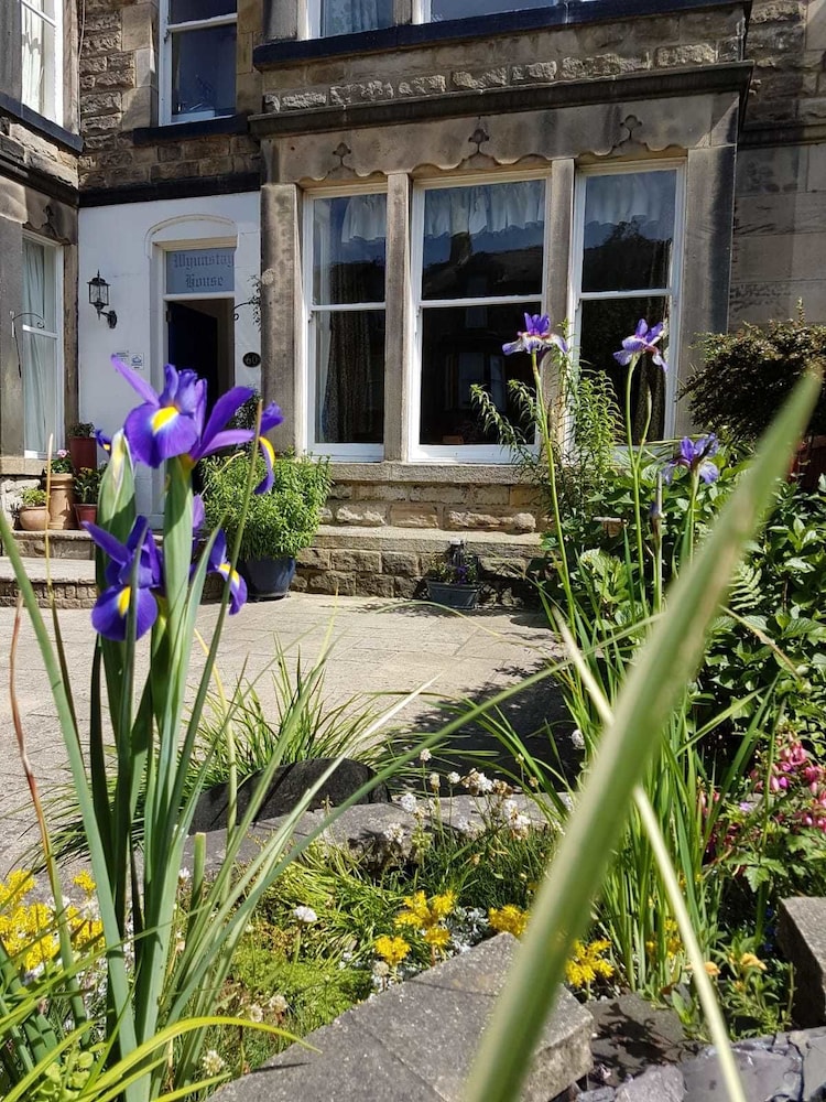 Wynnstay House 30/33