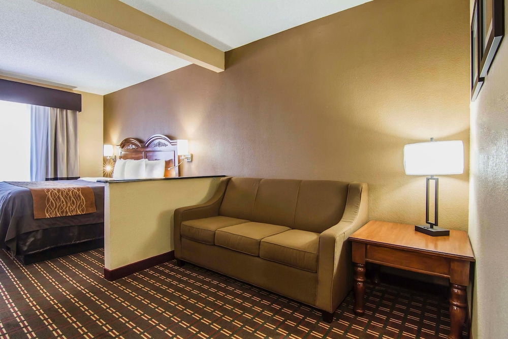 Quality Inn & Suites I-35 E-Walnut Hill 33/41