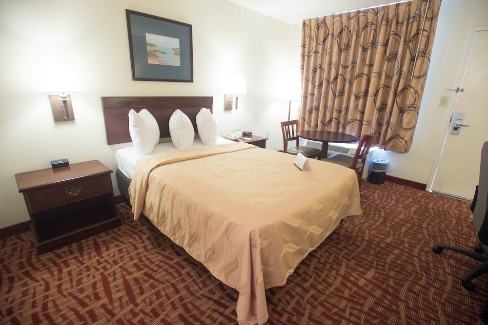 Quality Inn At Town Center 12/34