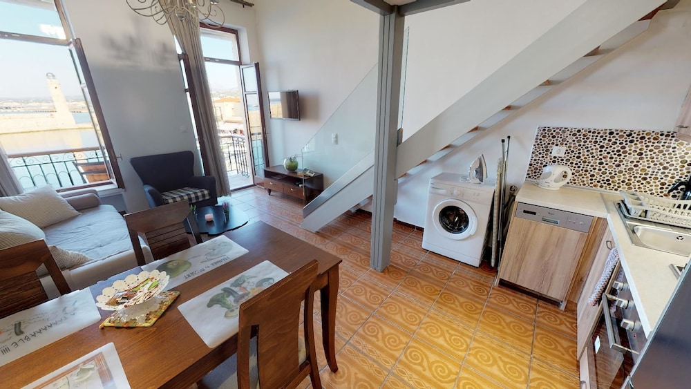Porto Enetikos Suites 32/50