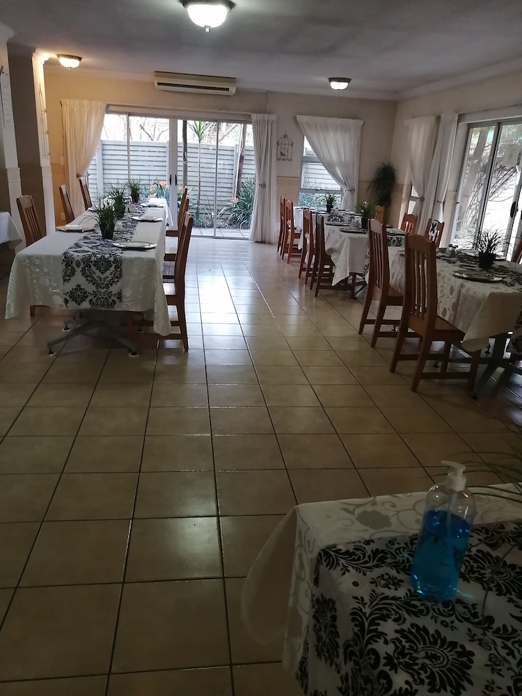 Dove's Nest Guest House 55/61