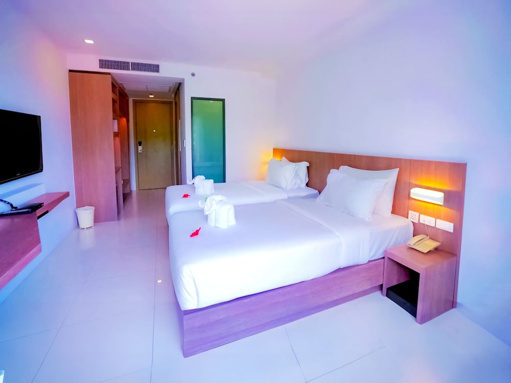 PHOENIX HOTEL KARON BEACH 10/50