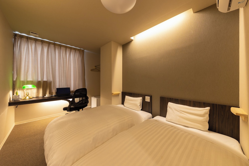 ROOM, SINGLE