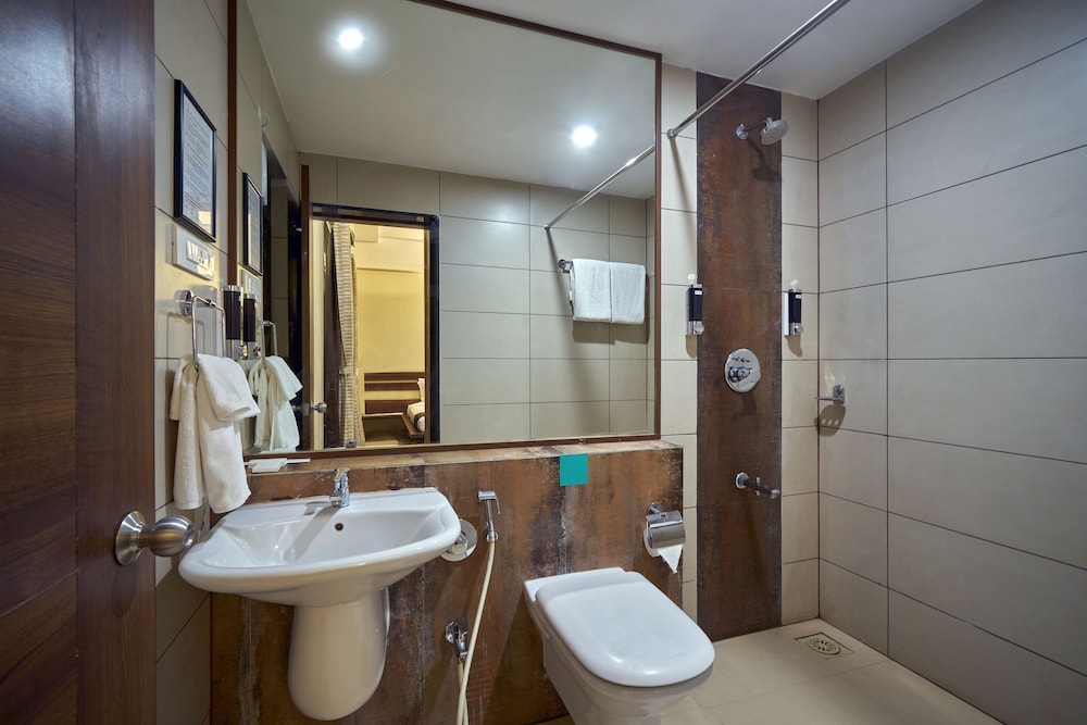 Hotel 3 Leaves Kolhapur 20/30