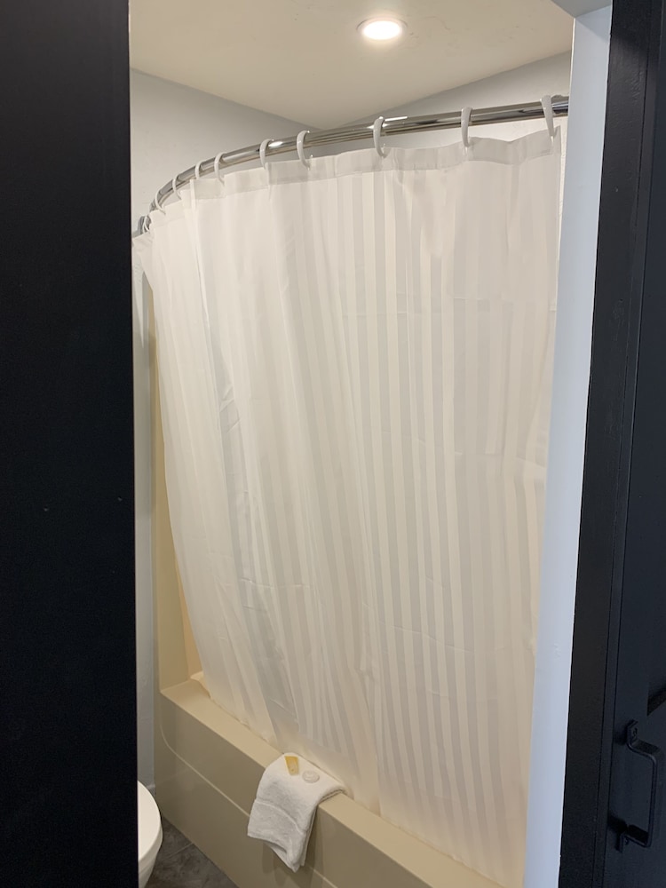 Auberge Shores Inn & Hotel 20/47