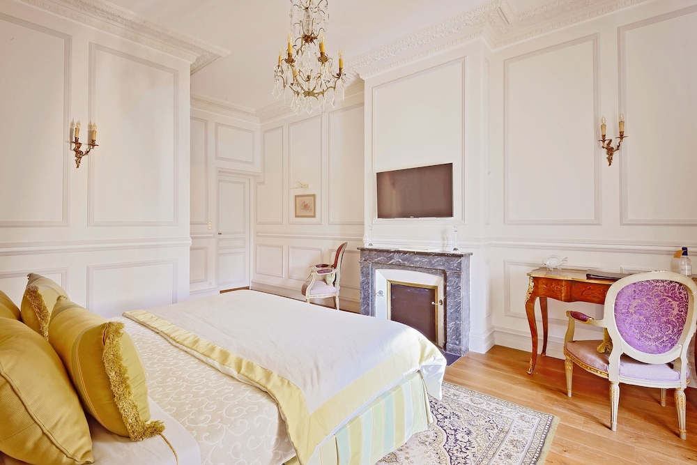 Victor Louis Villa 14/35