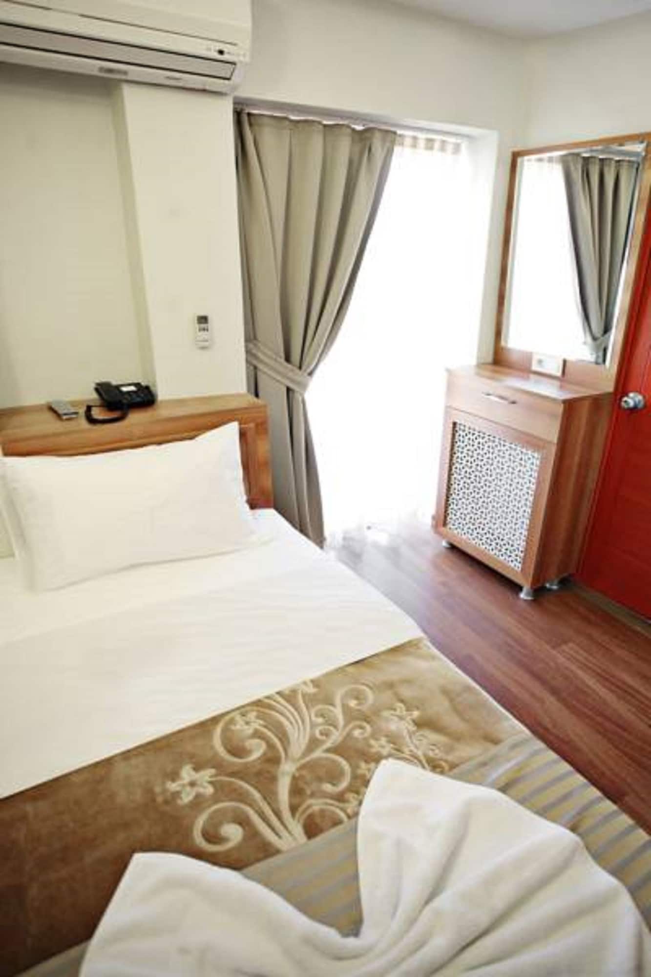 ROOM, TWIN BEDS, BALCONY