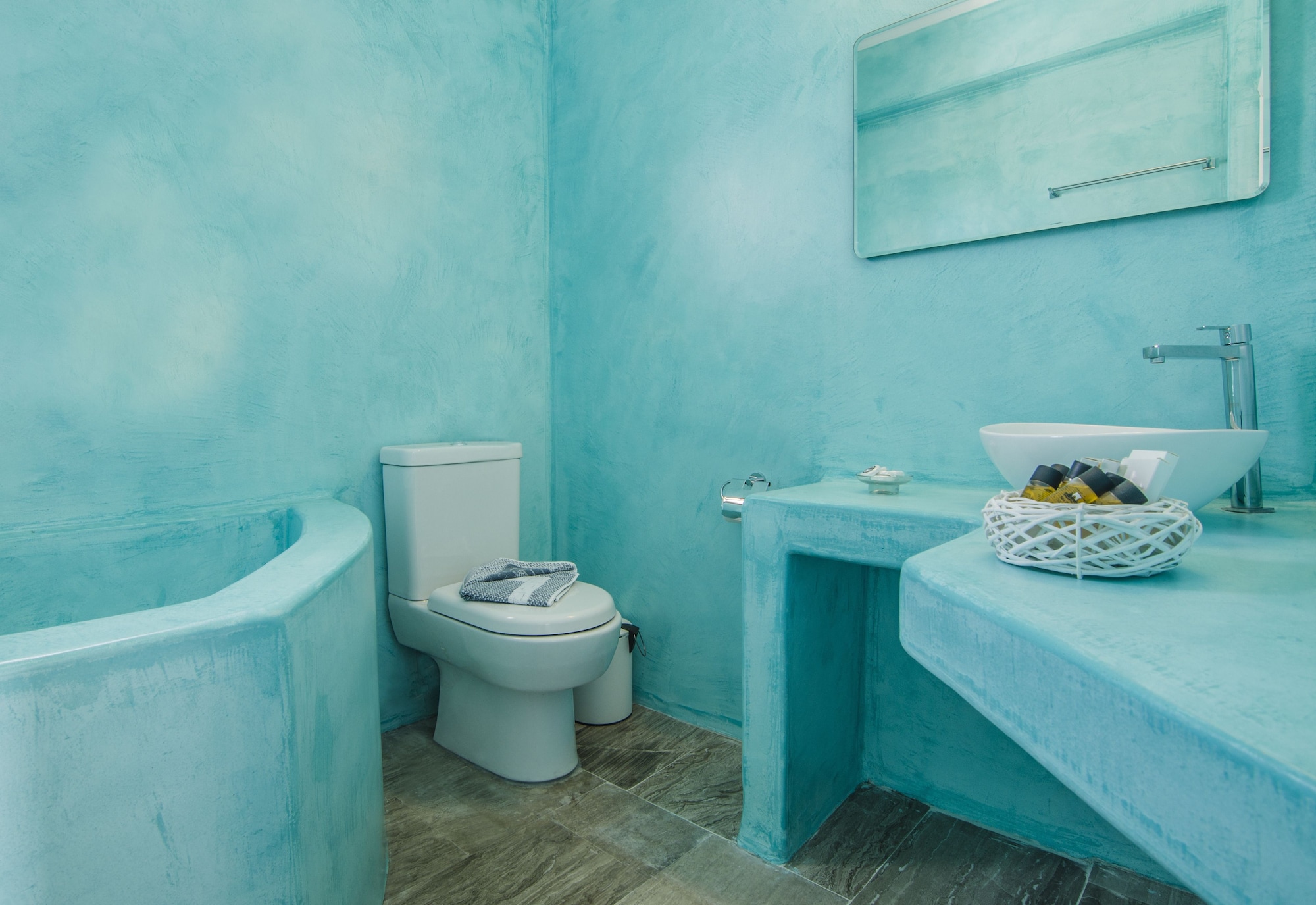 جناح بسريرين منفصلين وسرير كينج وسرير كوين بغرفتي نوم مع أريكة، Belle Etoile Villas 6/6