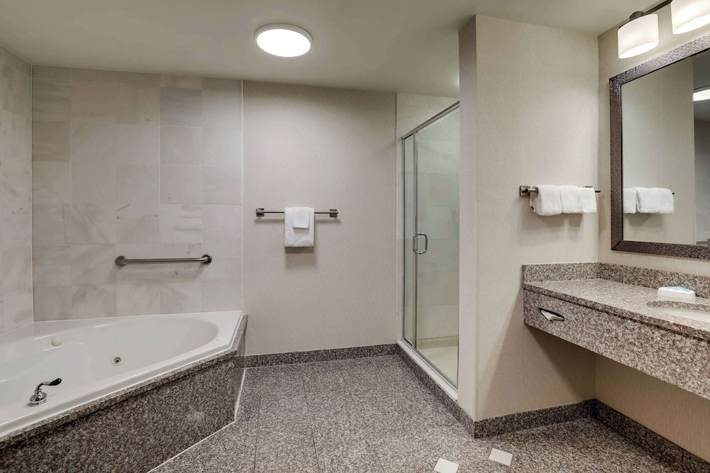 Drury Inn & Suites Charlotte Northlake 49/50