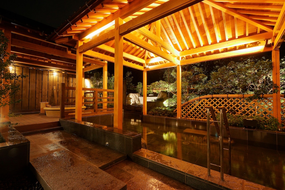 International Resort Hotel Yurakujo 32/50