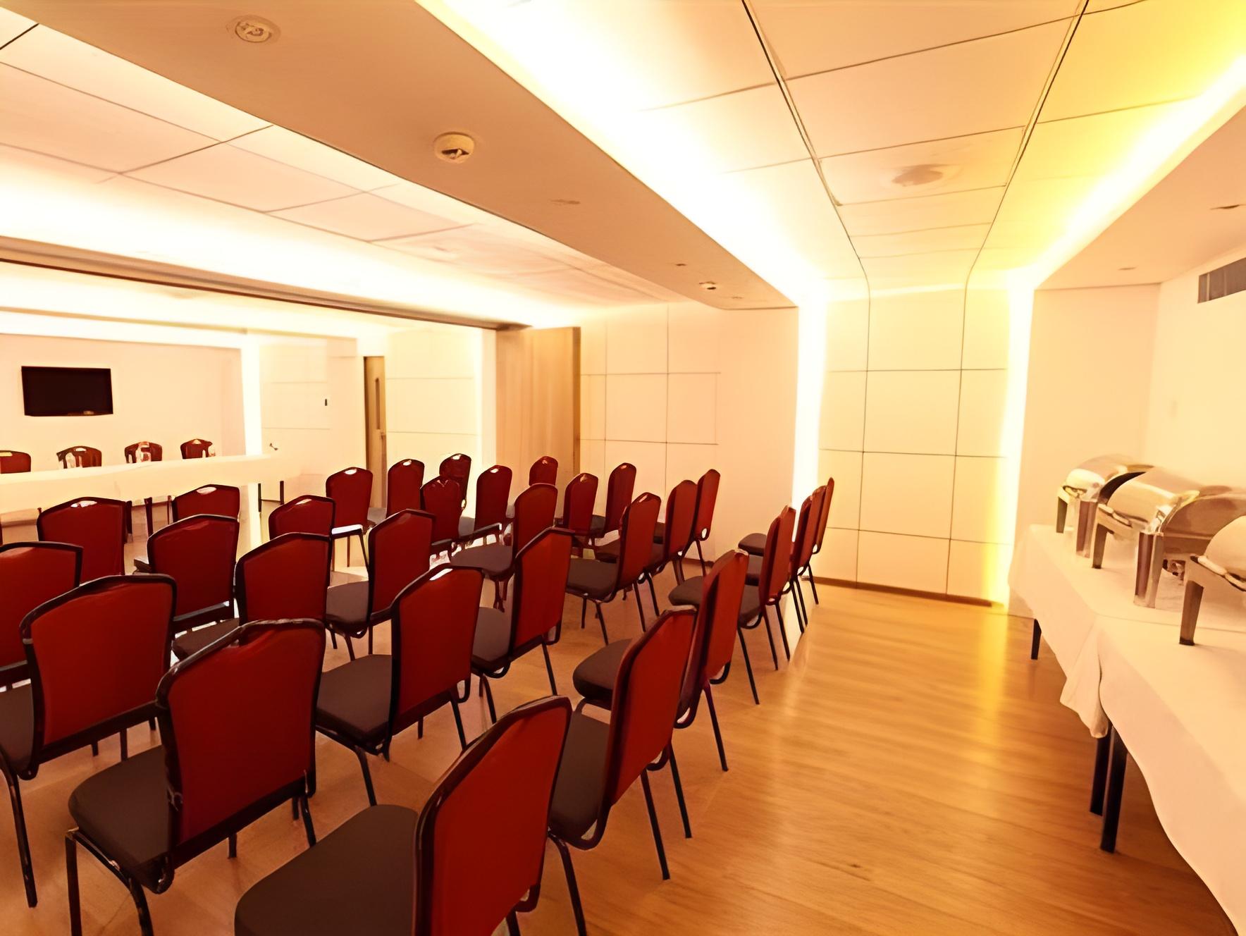 Mumbai Metro - The Executive Hotel 31/42