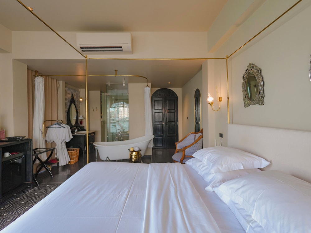 Amdaeng Bangkok Riverside Hotel 18/75