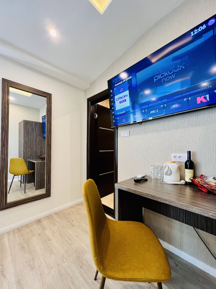 Side One Design Hotel 40/60
