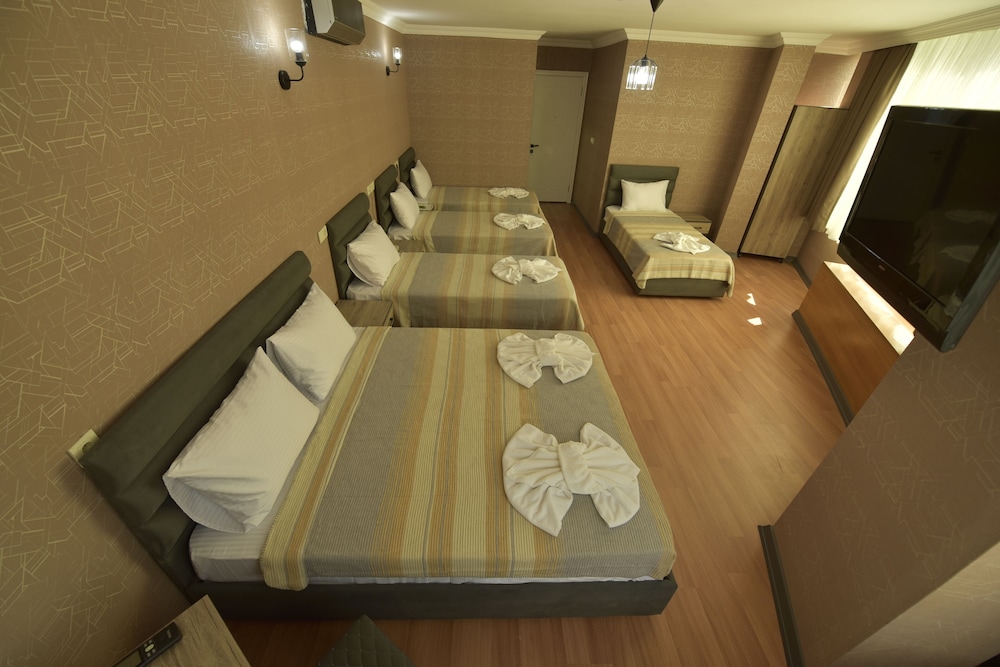 THE LUXX BOUTIQUE HOTEL 48/53
