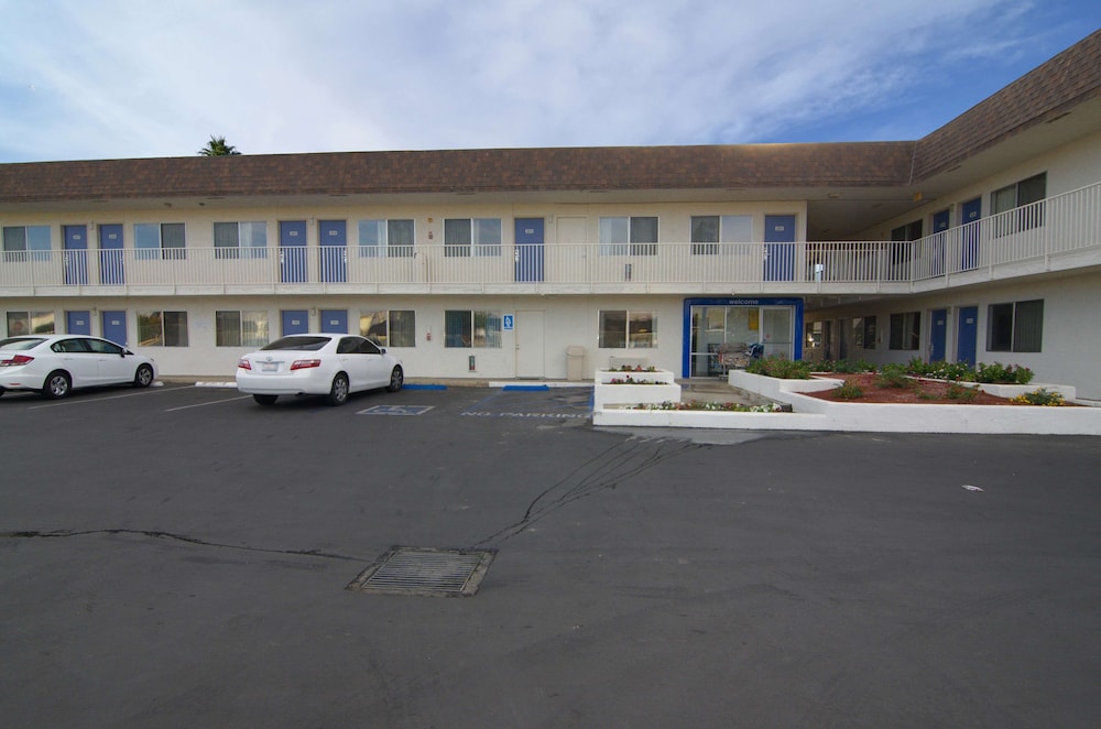 Motel6 Indio, CA - Palm Springs 34/39